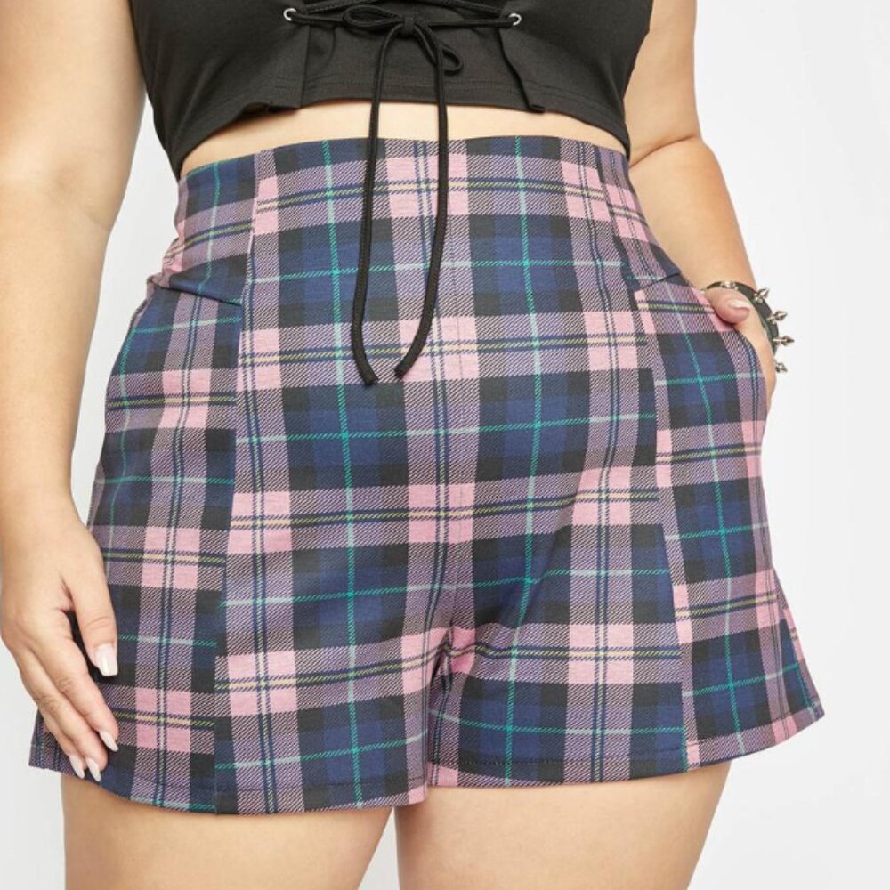 Dolls Kill: Plus Baby Fashionably Late Plaid High Waist Shorts [1X WOMEN'S]